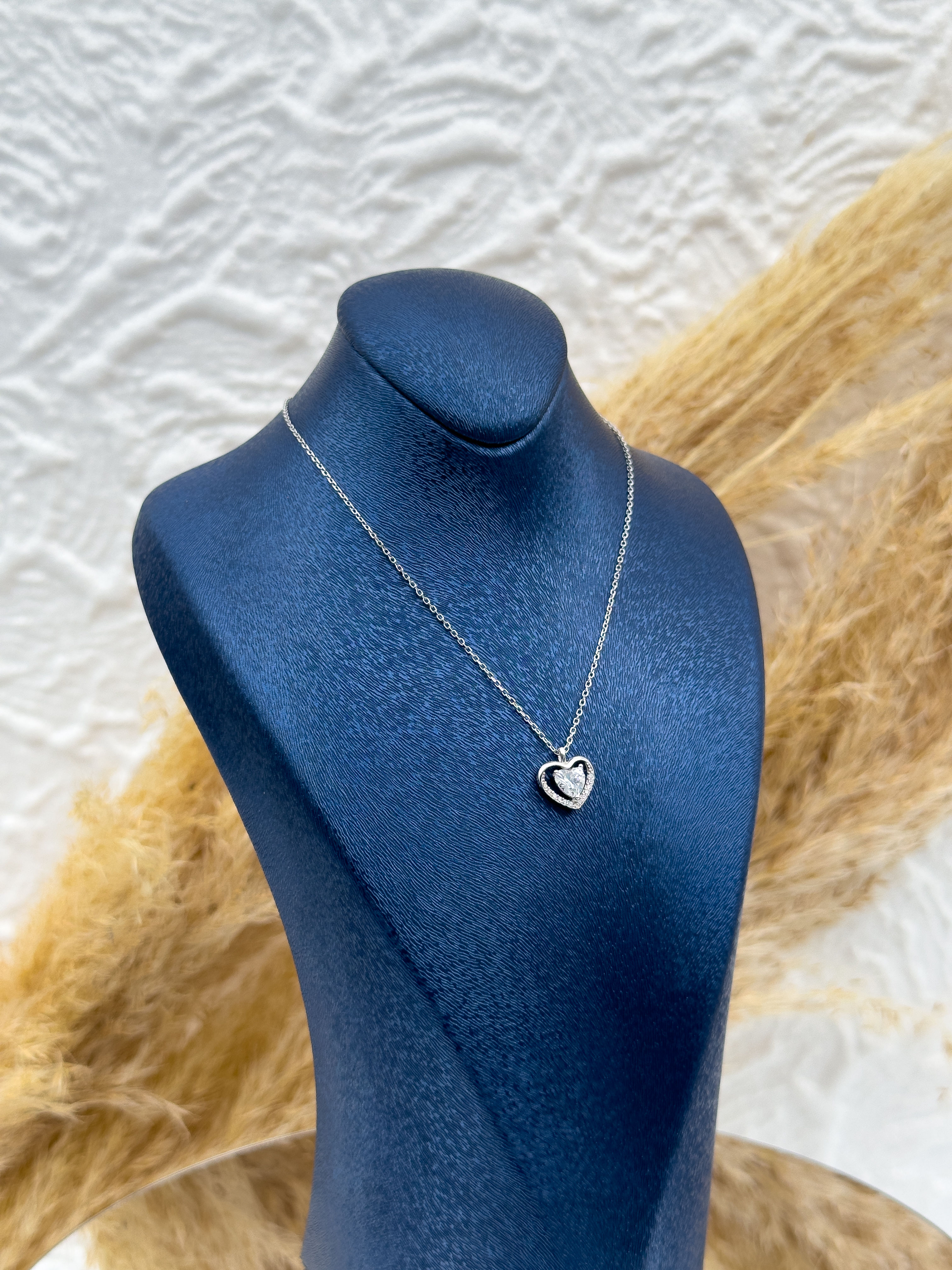 925 Ayar Gümüş Kalpli Tektaş Kadın Kolye – Özel Tasarım, Hediyelik